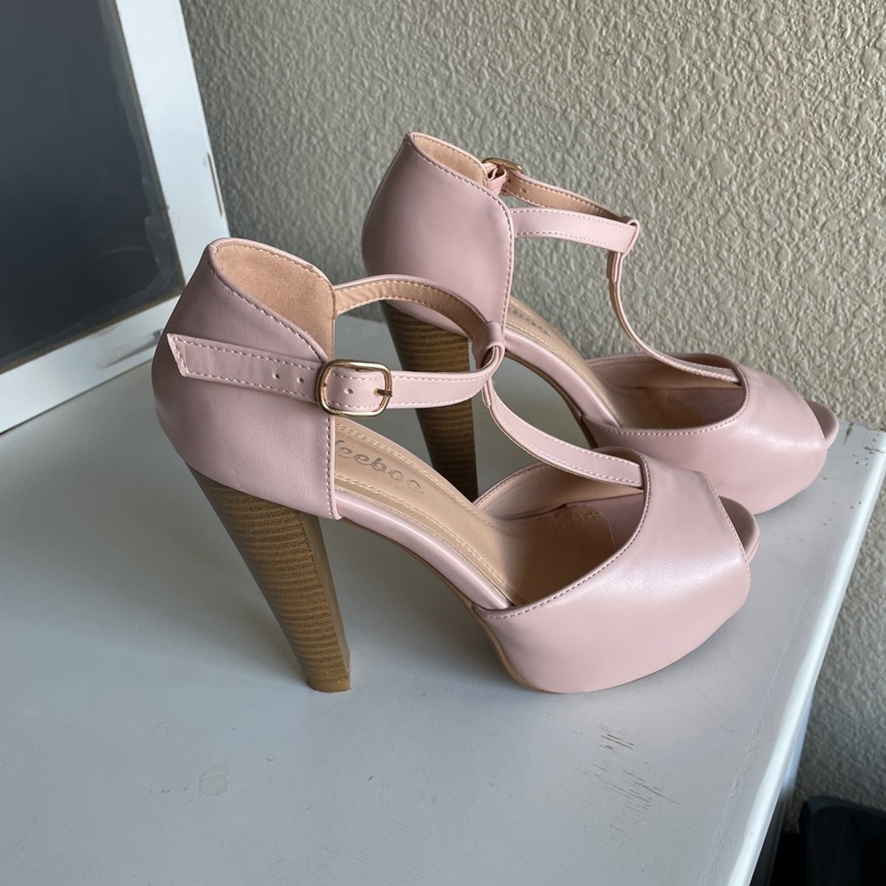 Vintage pin up pumps